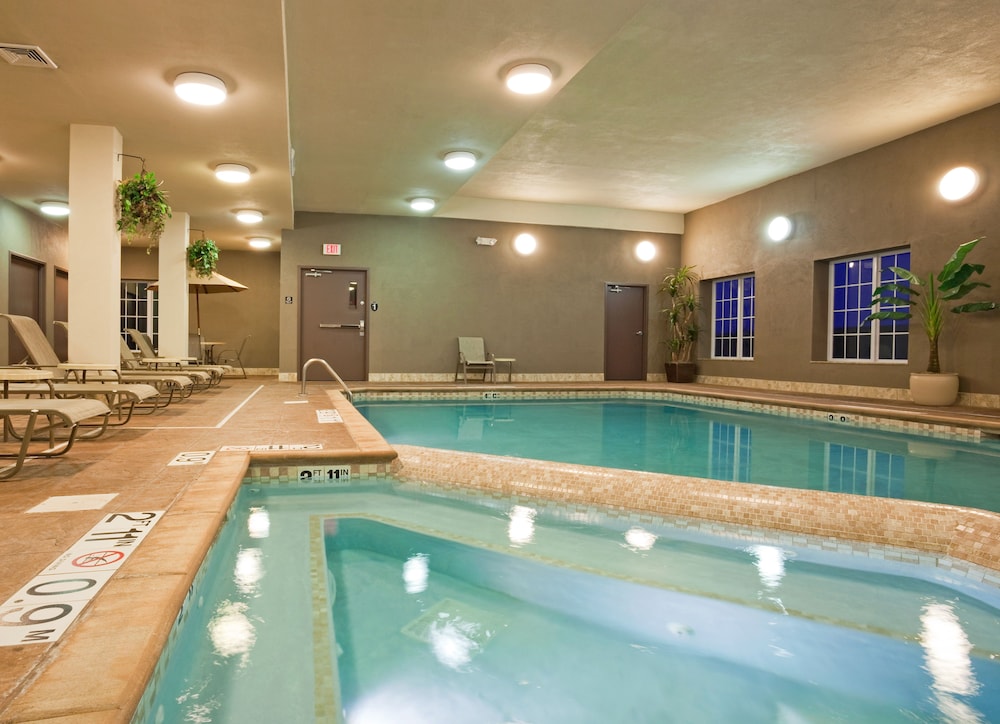 Holiday Inn Express & Suites Eau Claire North by IHG - photo 22