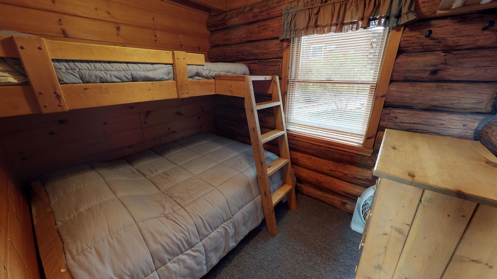 Rough Cut Lodge - photo 4