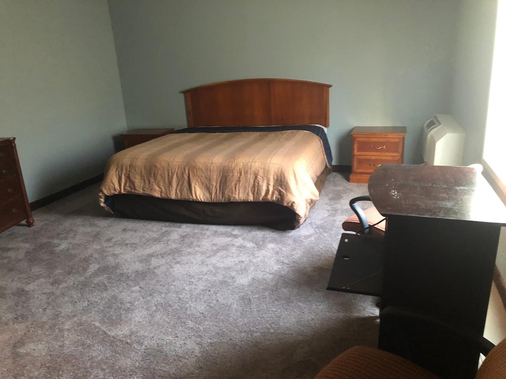 Economy Inn North Randall - photo 19