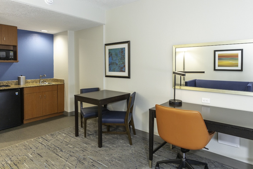 Holiday Inn Express & Suites Jacksonville Airport by IHG - photo 33