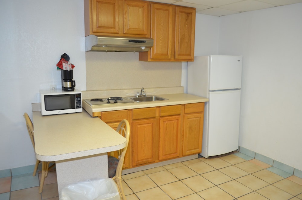 Days Inn by Wyndham Panama City Beach Beachfront Resort - photo 25