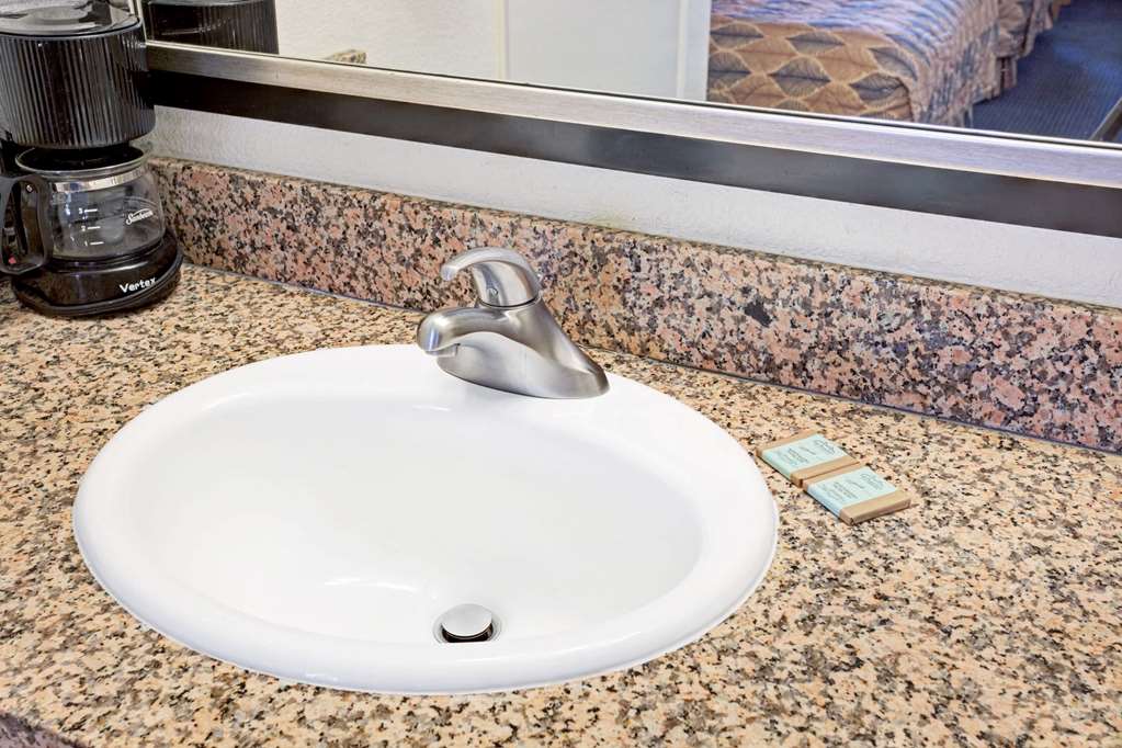 Travelodge by Wyndham Banning CA Near Casino Outlet Mall - photo 12