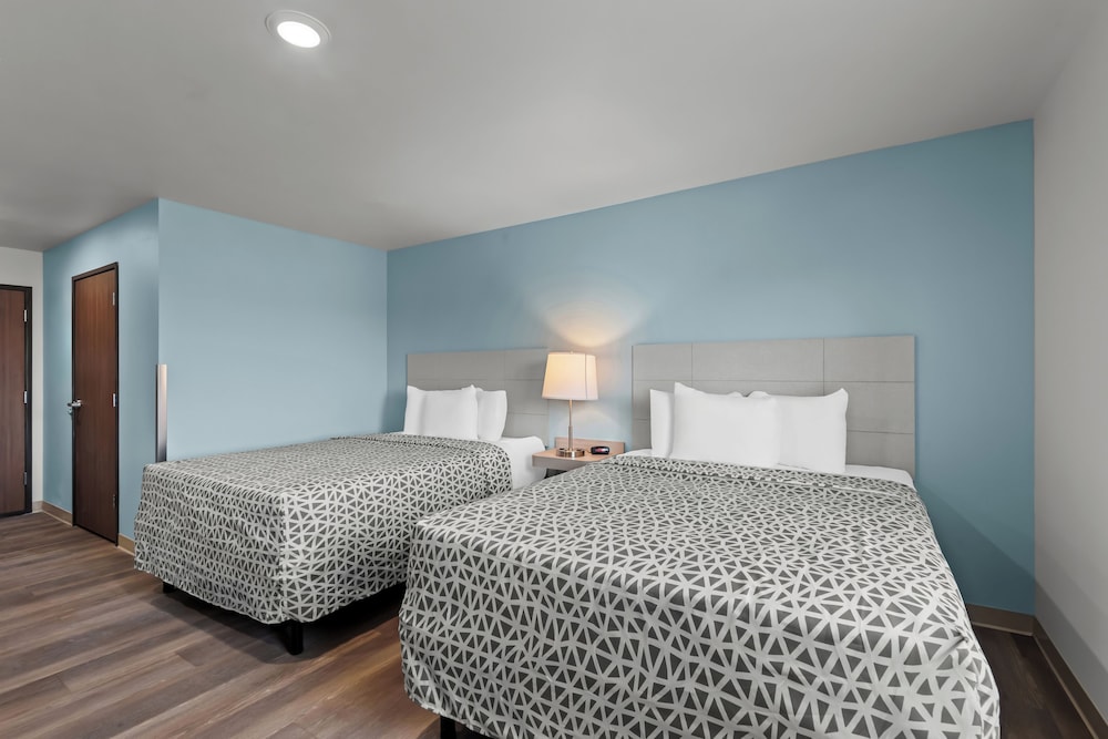 WoodSpring Suites Coralville Iowa City - photo 9