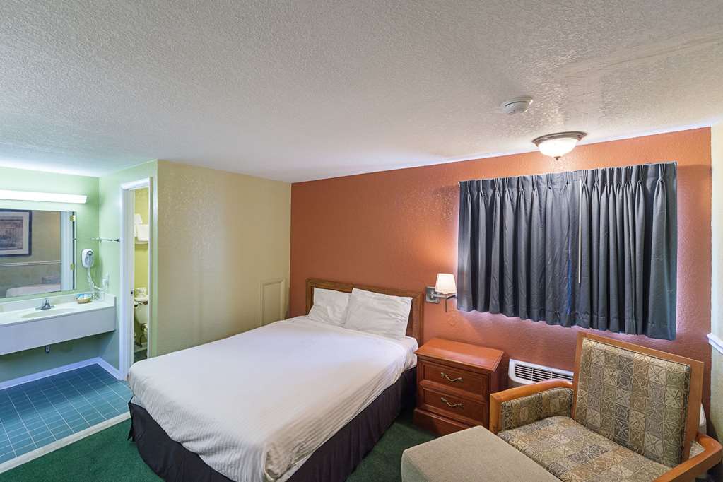 Rodeway Inn Wauseon - photo 20