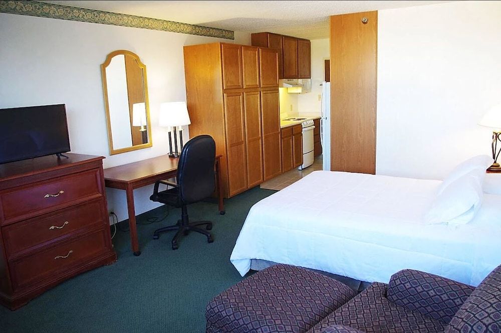 Clive Hotel & Suites - photo 5
