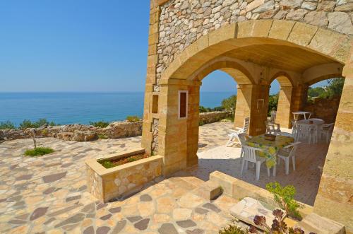 Casa Orizzonte — 4-Star Luxury Hotel in Patu, Italy