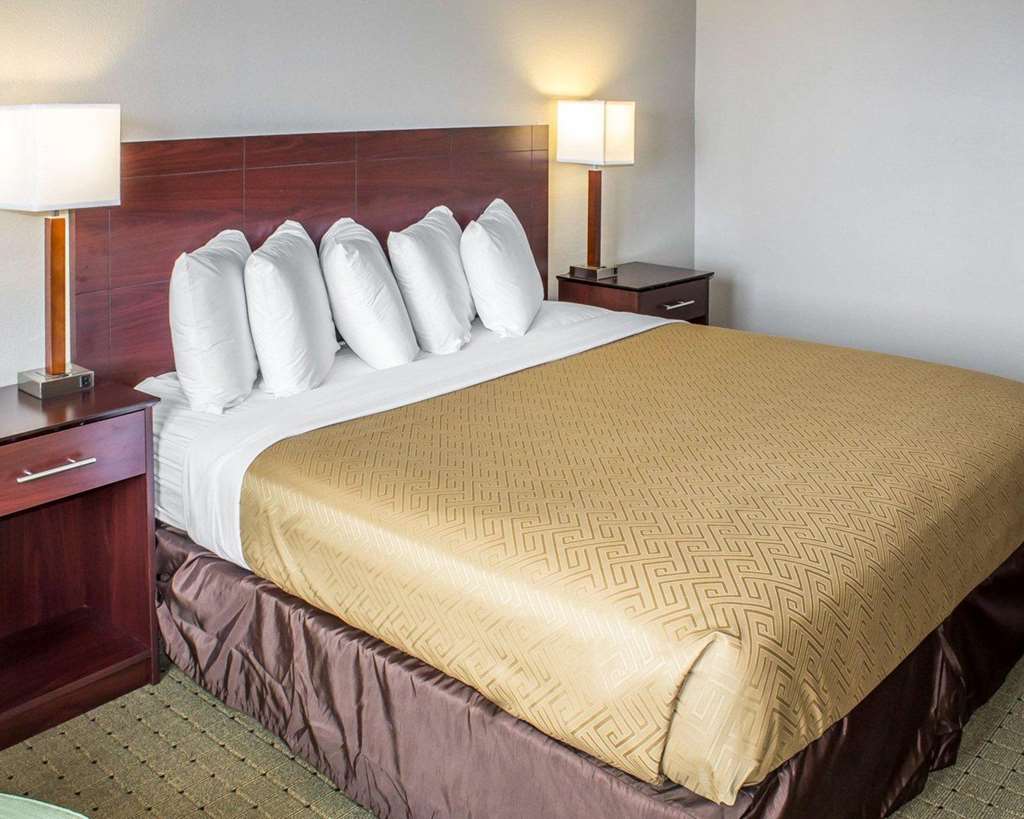 Econo Lodge Ames Area - photo 15