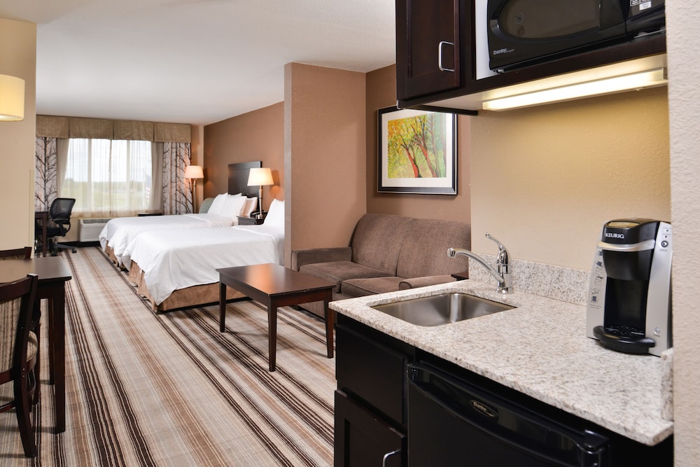 Holiday Inn Express Hotel & Suites Emporia Northwest an IHG Hotel - photo 5