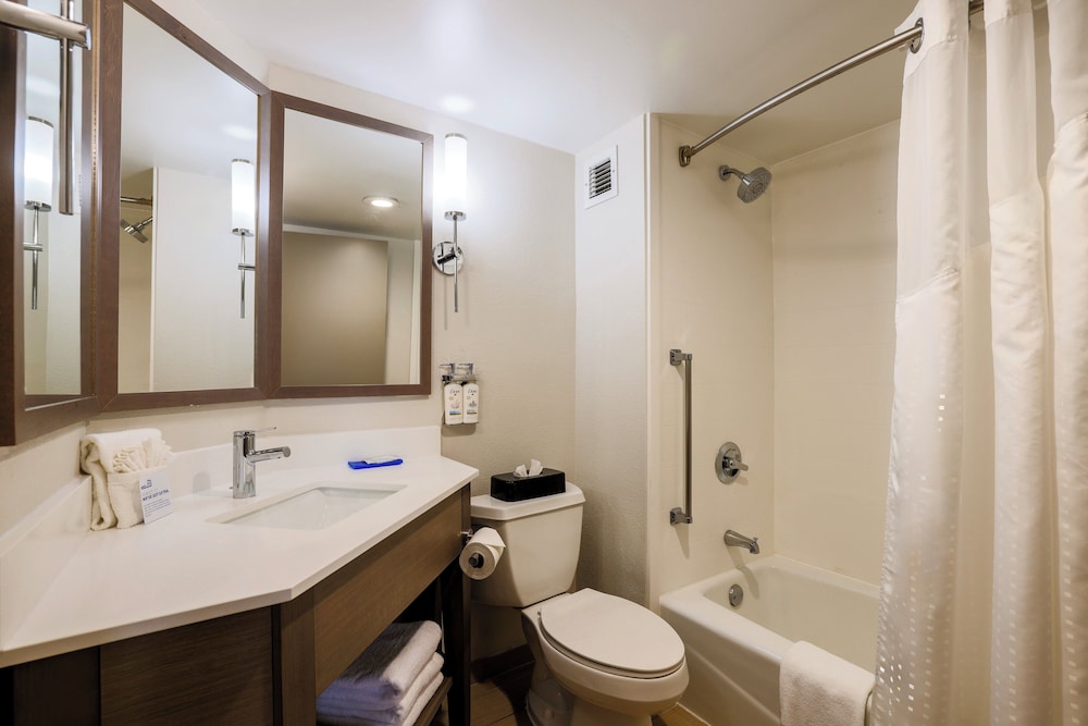 Holiday Inn Express Burlington by IHG - photo 31