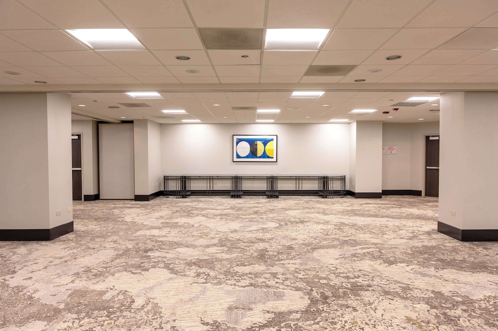 Hilton Chicago O'Hare Airport - photo 95