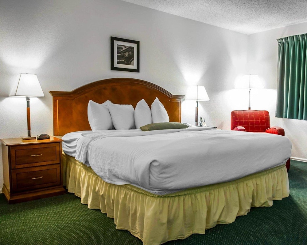 Budget Host - photo 4