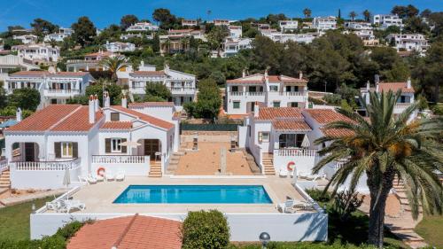 Villas 84 Est Oest Son Bou — 4-Star Luxury Hotel in Alaior, Spain