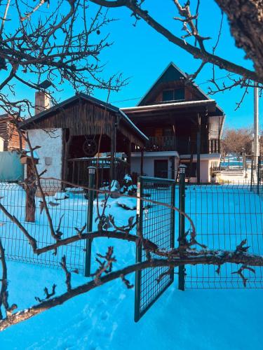 Chatka Helenka — Unknown City — photo 3