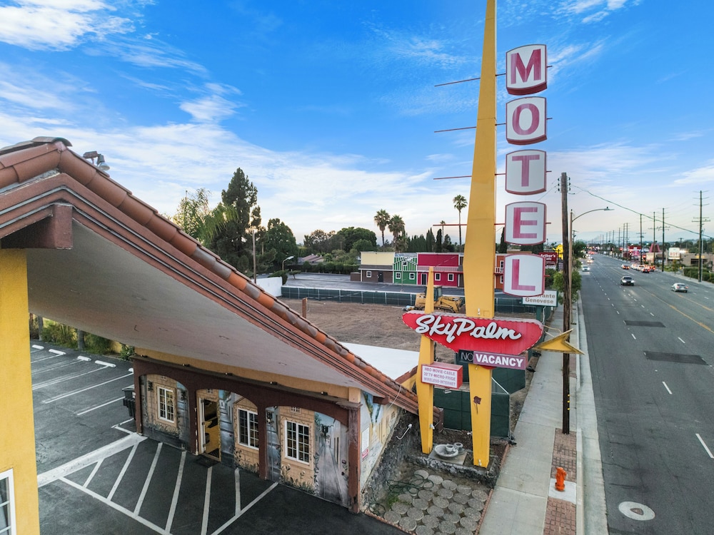 Sky Palm Motel in Orange, United States