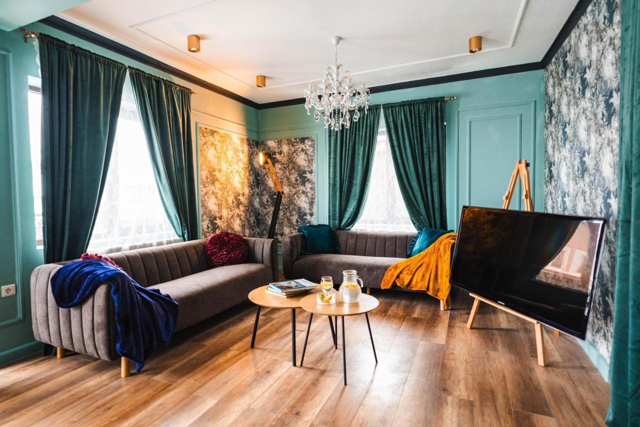 The Vardo: Elegant Villa in Predelut — 4-Star Luxury Hotel in Bran, Romania