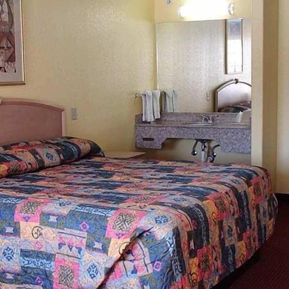 Winnquest Inn Near Ft. Sam Houston - photo 16