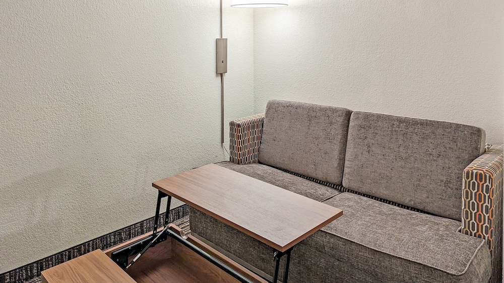 Estherville Hotel & Suites - photo 33