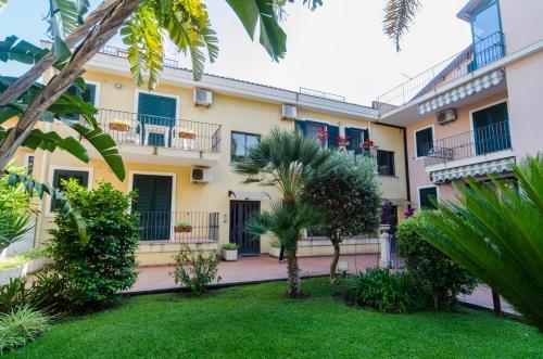 Casa Vacanza AcquaMarina — 4-Star Luxury Hotel in Acireale, Italy