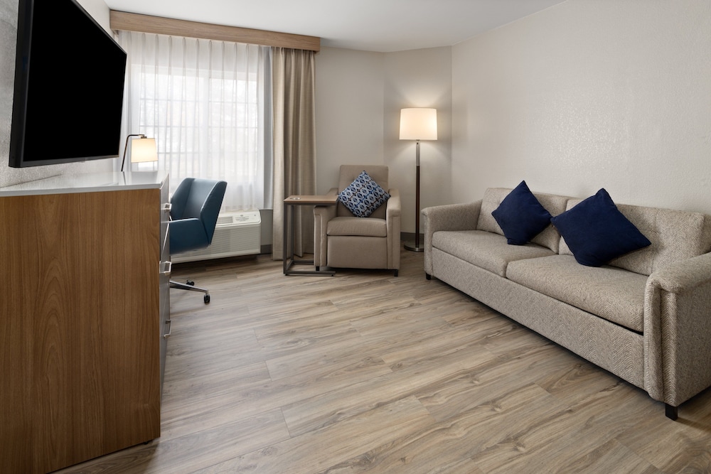Candlewood Suites Richmond South by IHG - photo 23