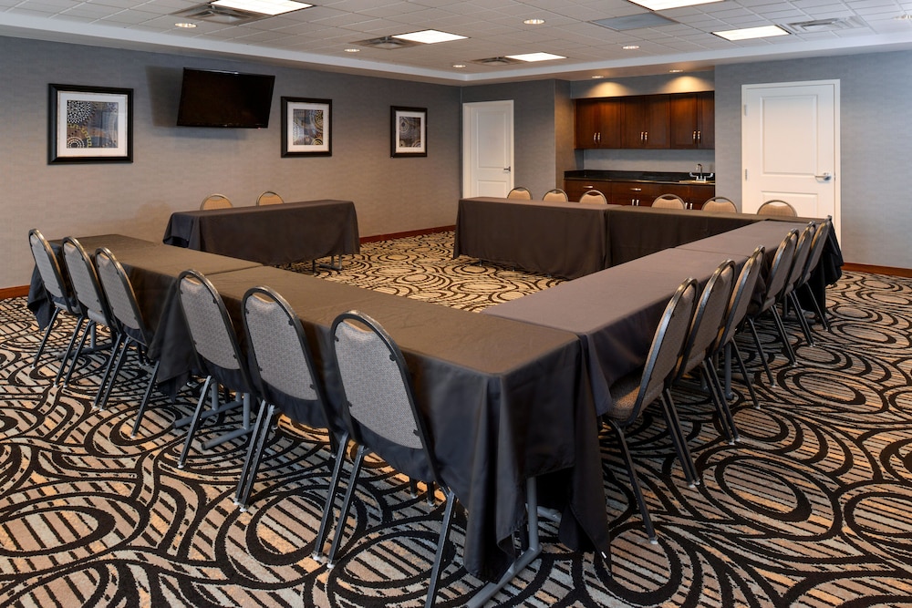 Holiday Inn Express & Suites Greenfield by IHG - photo 38