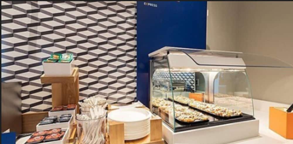 Holiday Inn Express Minneapolis West Plymouth by IHG - photo 27