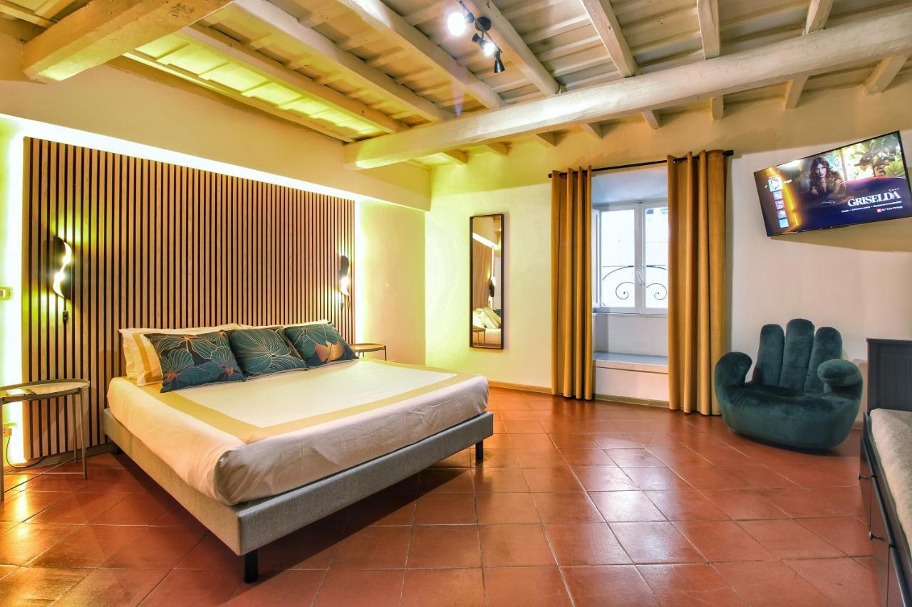 Le Clarisse Pigna Apartment — 4-Star Luxury Hotel in Rome, Italy