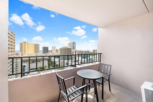 Royal Kuhio 1710 Spacious Studio with Stunning Ocean City Views in the Heart of Waikiki in Honolulu, United States