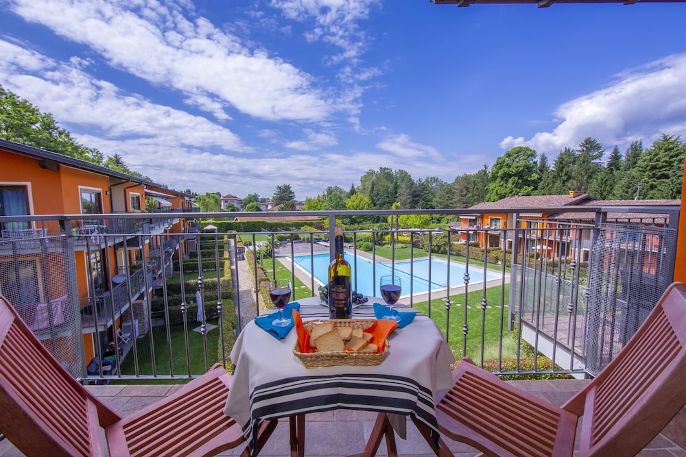 Relax al Moro Apt With Pool — 4-Star Luxury Hotel in Leggiuno, Italy