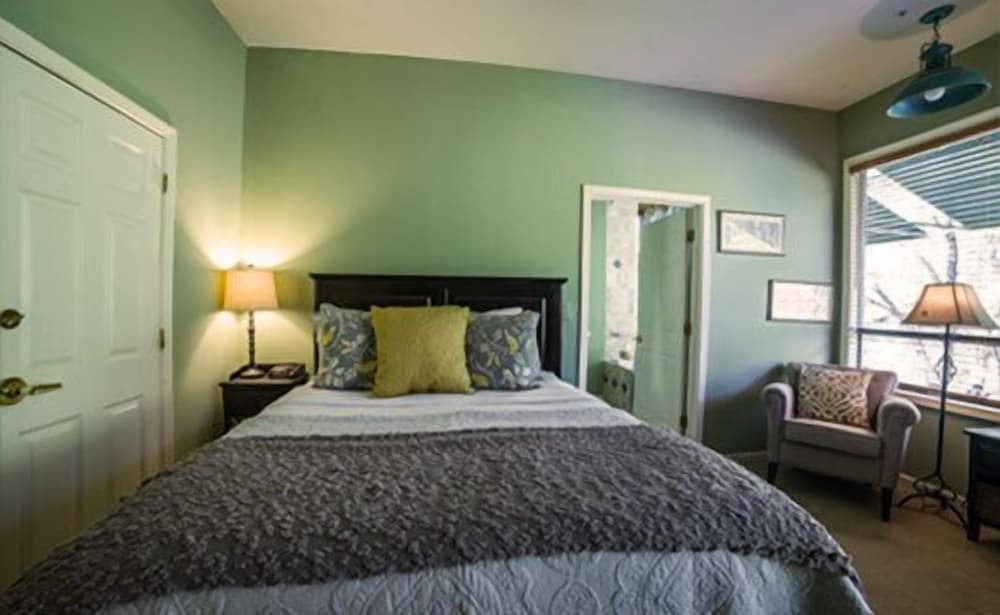 The Inn Above Oak Creek - photo 14