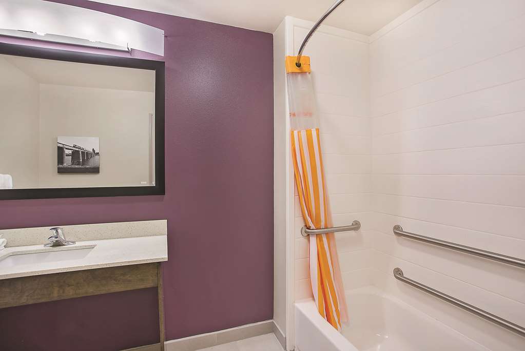 La Quinta Inn & Suites by Wyndham Chattanooga Lookout Mtn - photo 19