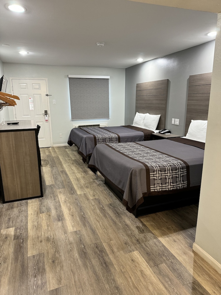 Continental Inn & Suites Nacogdoches TX SFA University Downtown - photo 22