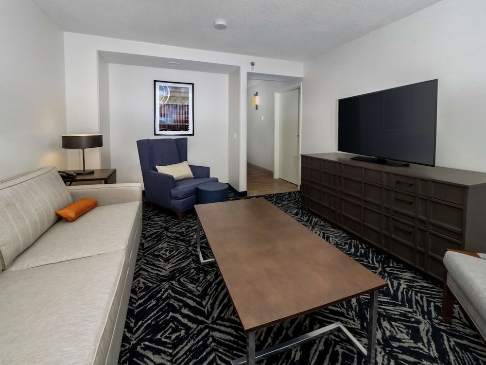 DoubleTree by Hilton Jamestown - photo 20