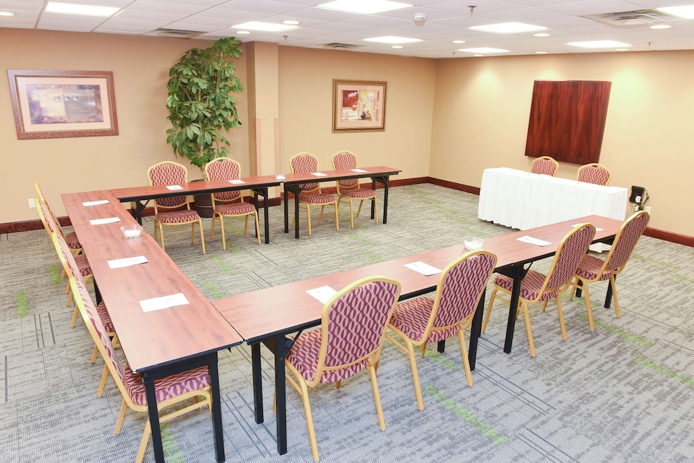 Hampton Inn & Suites Madisonville - photo 36