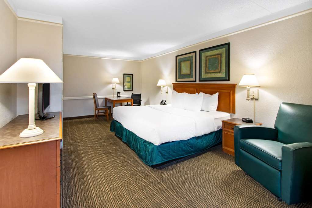 La Quinta Inn by Wyndham Albuquerque Airport - photo 17