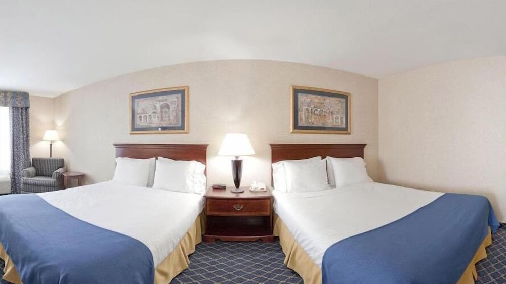 Holiday Inn Express & Suites Farmington by IHG - photo 20
