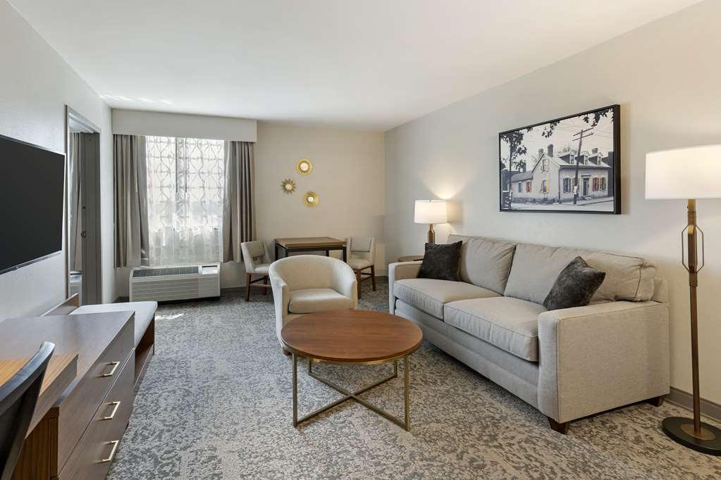 Best Western Plus The Charles Hotel - photo 30