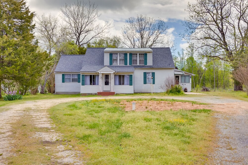 Country Getaway in Kinsale: Sunroom Pond Access — hotel in Piney Point Village
