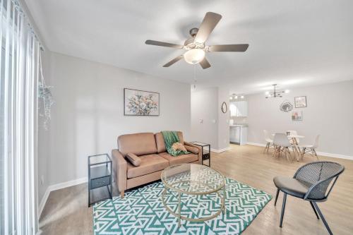 Stonecrest 713 2Bd Apt I Free Parking I Pool — 4-Star Luxury Hotel in New Albany, United States