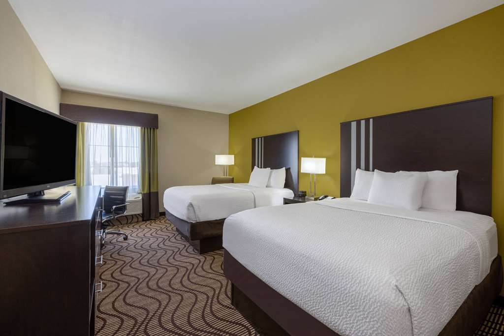 La Quinta Inn & Suites by Wyndham Artesia - photo 26