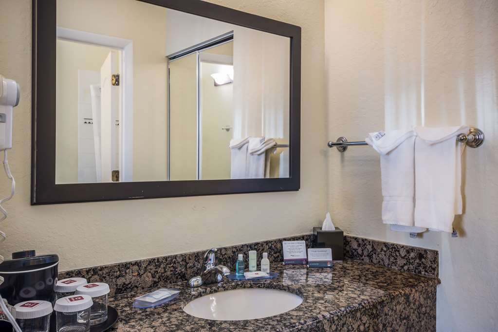 Clarion Inn & Suites Central Clearwater Beach - photo 37
