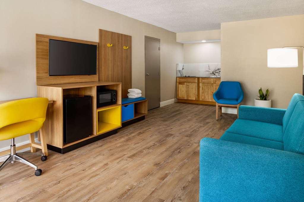 Days Inn by Wyndham McComb MS - photo 32