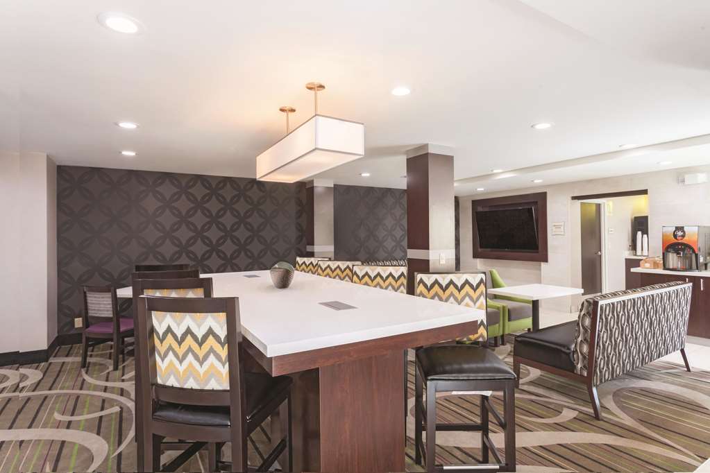 La Quinta Inn & Suites by Wyndham Knoxville North I 75 - photo 46