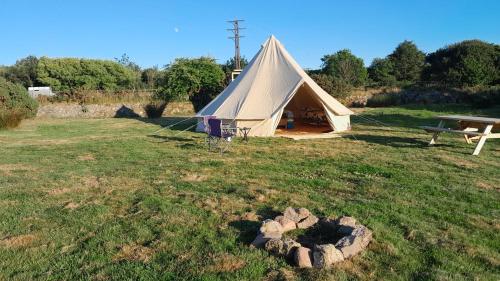 Cornish Skies Glamping — Pool — photo 4