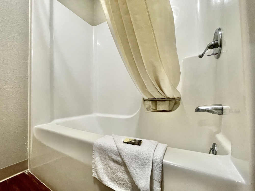 Baymont by Wyndham Fort Wayne Northwest - photo 20
