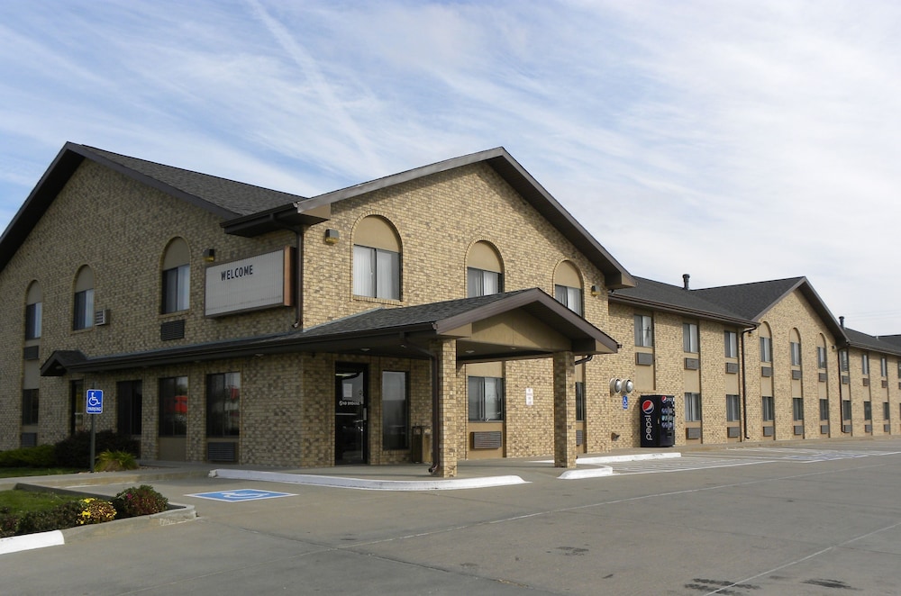 New Victorian Inn and Suites - photo 36