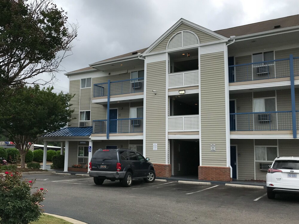 Studio 6 Fayetteville NC Fort Liberty Area in Fayetteville, United States