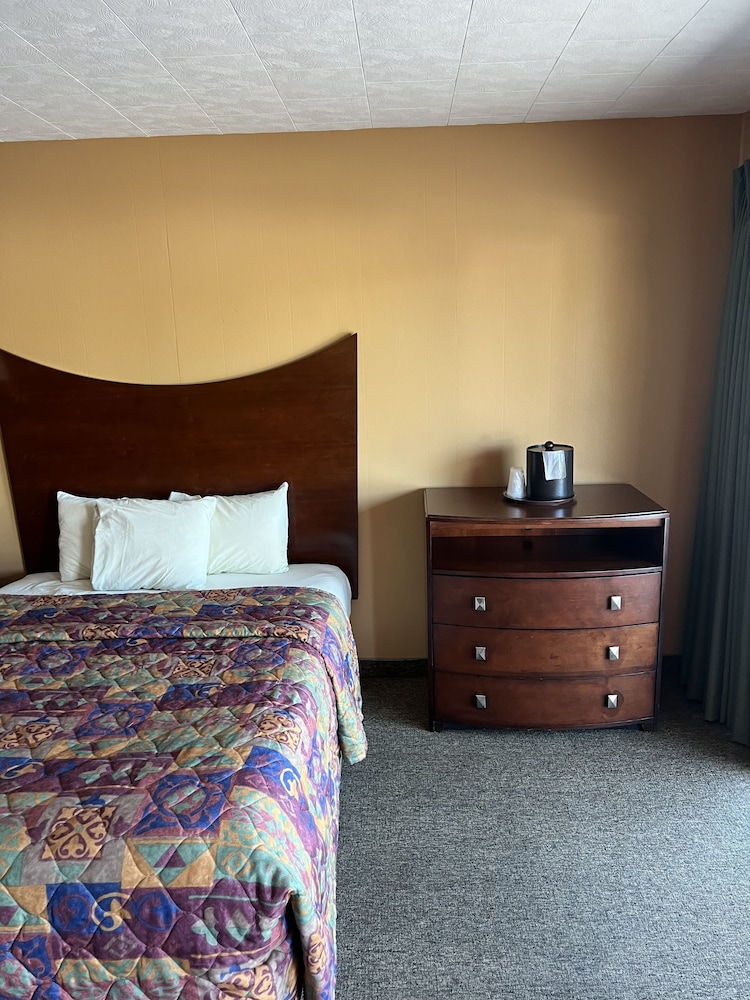 All Star Inn & Suites - photo 192