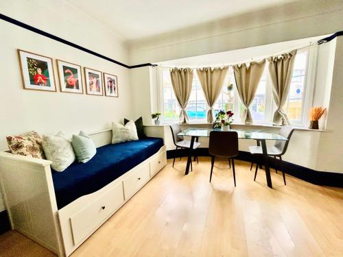 Rest Boutique Golders Green — 4-Star Luxury Hotel in London, United Kingdom