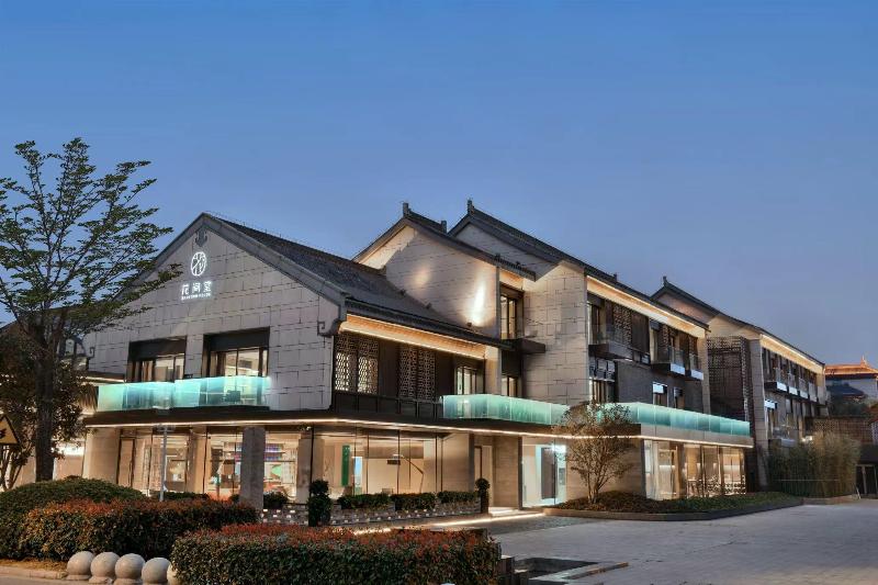 Blossom Hill Hotel Yangzhou Slender West Lake in Yangzhou, People's Republic of China