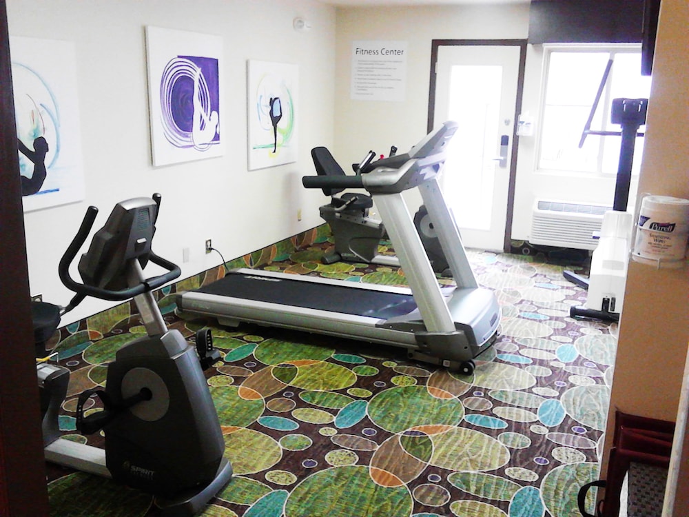 Holiday Inn Express Hotel & Suites Branson 76 Central by IHG - photo 30